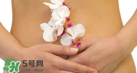 月經(jīng)量少顏色發(fā)黑是怎么回事？月經(jīng)量少怎么辦