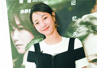 白百合黃色外套是什么牌子？白百合黃色外套是哪個(gè)品牌？