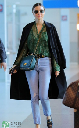 白百合長款白色外套是什么牌子？白百合長款白色外套是哪個品牌？