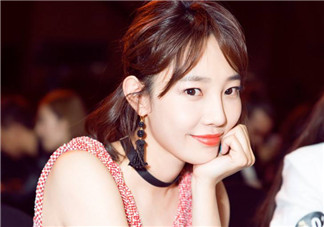 白百合長(zhǎng)款白色外套是什么牌子？白百合長(zhǎng)款白色外套是哪個(gè)品牌？