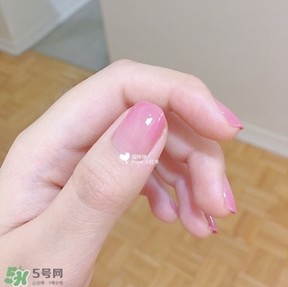 桃花花瓣色漸變指甲油教程 漸變花瓣美甲怎么畫 桃花花瓣色漸變指甲油教程 漸變花瓣美甲怎么畫