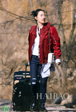 白百合紅色外套是什么牌子？白百合紅色外套是哪個品牌？