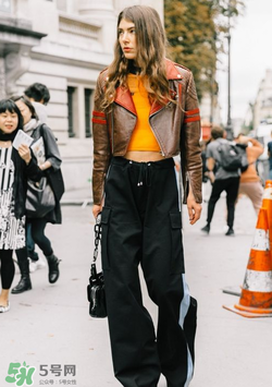 水桶包怎么背好看？水桶包怎么搭配好看？