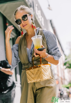 復(fù)古小箱子包包怎么搭配？小箱包怎么搭配好看？