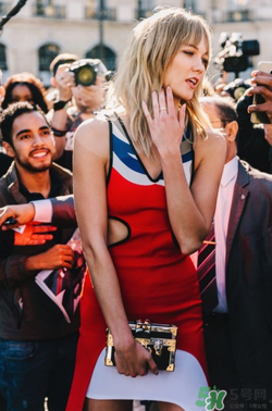 復(fù)古小箱子包包怎么搭配？小箱包怎么搭配好看？