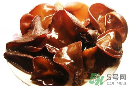 泡黑木耳用什么水泡？泡木耳用熱水還是涼水？