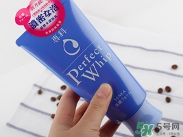 資生堂洗顏?？葡疵婺坛煞?資生堂洗顏專科有強(qiáng)堿嗎？