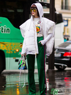 lv2017新款印花包包好看嗎？lv2017新品貼畫(huà)包包怎么樣？