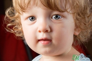 和0-6個(gè)月寶寶玩什么游戲更聰明 和0-6個(gè)月寶寶玩什么游戲更聰明