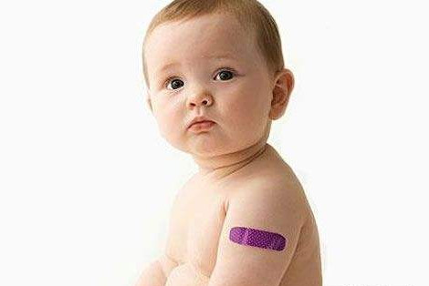 嬰兒預(yù)防針后多久洗澡？嬰兒打完預(yù)防針多久可以洗澡