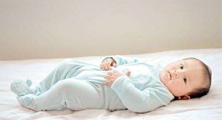 嬰兒預(yù)防針后多久洗澡？嬰兒打完預(yù)防針多久可以洗澡