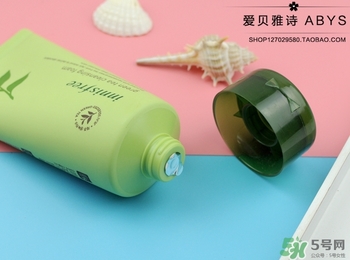 悅詩風(fēng)吟綠茶洗面奶適合什么膚質(zhì)？悅詩風(fēng)吟洗面奶適合油性肌膚嗎？