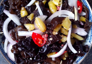 泡黑木耳用什么水泡？泡木耳用熱水還是涼水？