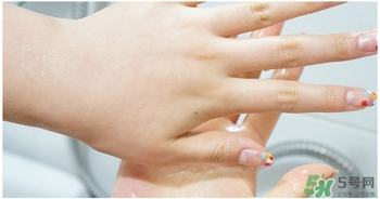 悅詩風(fēng)吟綠茶洗面奶適合什么膚質(zhì)？悅詩風(fēng)吟洗面奶適合油性肌膚嗎？