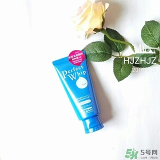 資生堂洗顏?？葡疵婺坛煞?資生堂洗顏專科有強(qiáng)堿嗎？