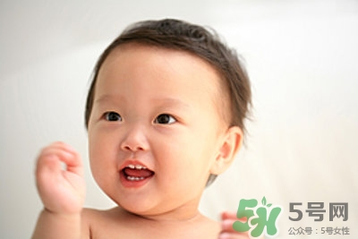 和0-6個(gè)月寶寶玩什么游戲更聰明 和0-6個(gè)月寶寶玩什么游戲更聰明