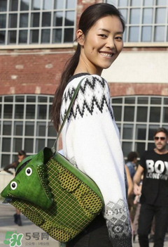 雙肩包怎么搭配？雙肩包怎么搭配好看？