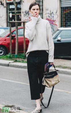 loewe puzzle怎么背好看？loewe puzzle怎么搭配好看？