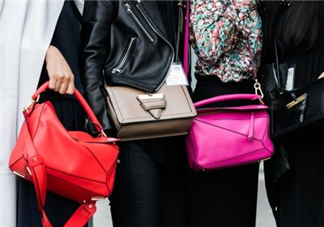 loewe puzzle怎么背好看？loewe puzzle怎么搭配好看？