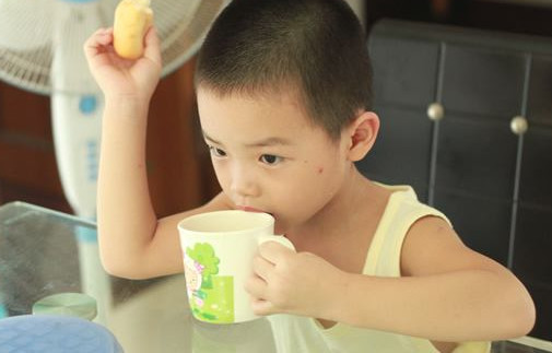 隔夜水為什么不能喝？為什么說(shuō)隔夜的水不能喝