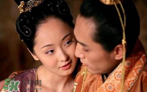 皇帝們的第一次給了誰？