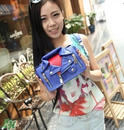 moschino機(jī)車包正品多少錢？莫斯奇諾機(jī)車包專柜價格