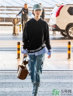 miumiu水桶包怎么搭配？miumiu水桶包怎么搭配好看？