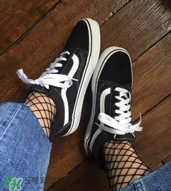 漁網(wǎng)襪牛仔褲怎么搭配好看？網(wǎng)襪破洞牛仔褲怎么搭配？