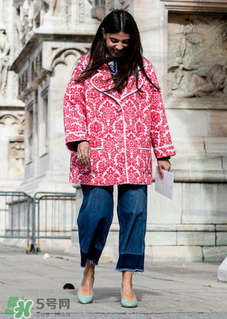 闊腿牛仔褲搭配什么上衣？牛仔闊腿褲配什么上衣好看？