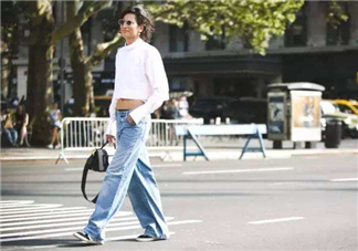 牛仔闊腿褲搭配什么鞋子？闊腿牛仔褲搭配什么鞋子好看？