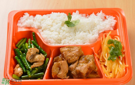 吃快餐抽兩瓶黑血是真的嗎？吃快餐血會變黑嗎？