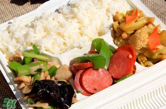 吃快餐抽兩瓶黑血是真的嗎？吃快餐血會變黑嗎？