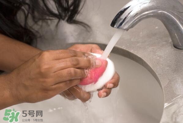 美妝蛋可以用香皂洗嗎？美妝蛋可以用肥皂洗嗎？