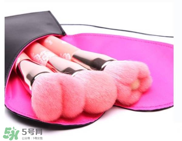 艾諾琪化妝刷怎么樣？艾諾琪化妝刷和受受狼哪家好？