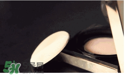 ysl蕾絲氣墊粉餅怎么用？ysl超模蕾絲氣墊粉餅使用方法