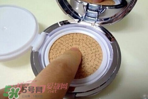 ysl蕾絲氣墊粉餅怎么用？ysl超模蕾絲氣墊粉餅使用方法