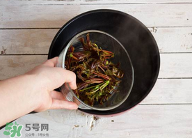 香椿為什么要用開水燙？香椿用開水燙多久？