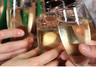 吃魚(yú)腥草可以喝酒嗎？吃魚(yú)腥草能喝酒嗎