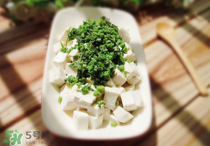 香椿拌豆腐可以隔夜吃嗎？隔夜的香椿拌豆腐能吃嗎？