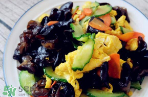 木耳和香椿能一起吃嗎？香椿能和木耳一起吃嗎？