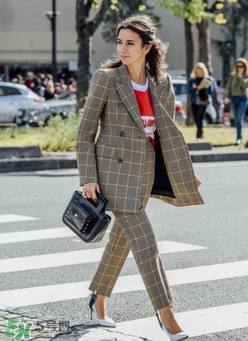 今年流行趙四的西裝怎么搭配？趙四的西裝怎么搭配好看？