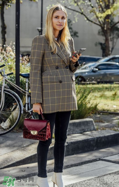 今年流行趙四的西裝怎么搭配？趙四的西裝怎么搭配好看？