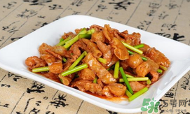 香椿可以和牛肉一起吃嗎？香椿和牛肉能同吃嗎？