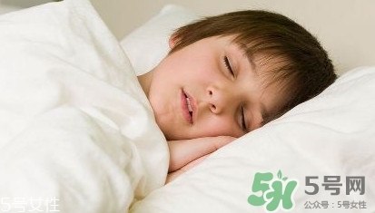 頭上長包是怎么回事？頭上長包是什么原因