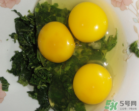 痛風(fēng)能吃香椿炒雞蛋嗎？痛風(fēng)患者吃香椿炒雞蛋好嗎？