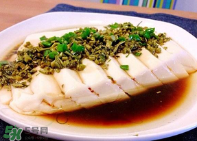 香椿炒豆腐怎么做好吃？香椿炒豆腐的做法