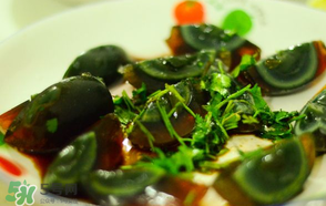 香椿和皮蛋能一起吃嗎？香椿拌皮蛋做法大全