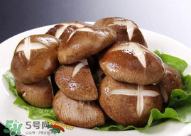 香椿和平菇能一起吃嗎？香椿和香菇能一起吃嗎？