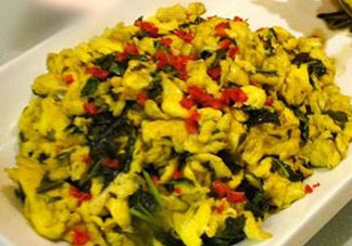 香椿炒雞蛋高血壓能吃嗎？香椿炒雞蛋是否增血壓？