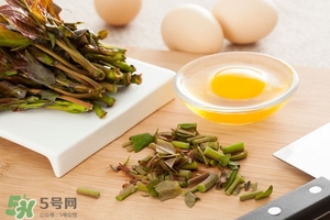 香椿葉炒雞蛋的做法 香椿葉炒雞蛋怎么做 香椿葉炒雞蛋的做法 香椿葉炒雞蛋怎么做